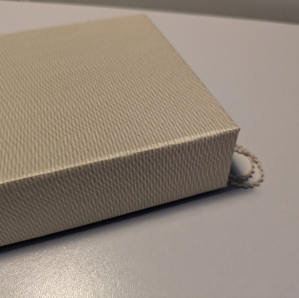 Molly West Handbound Ivory Silk Brocade Photo Album/Binder– 5x5, NIP (60 Photos) - Picture 7 of 7